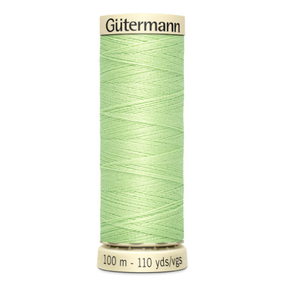 152 Univerzální šicí nit Gütermann 100% PES, zelená
