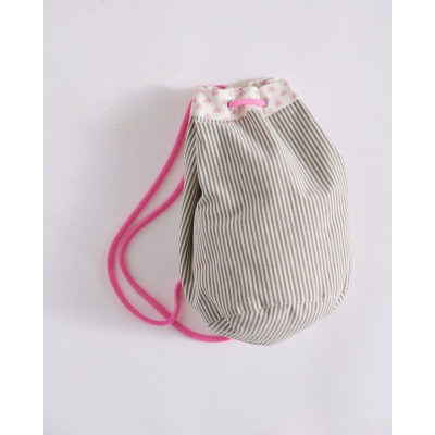 Střih Burda 9256, návod k šití: kornout, penál, batoh